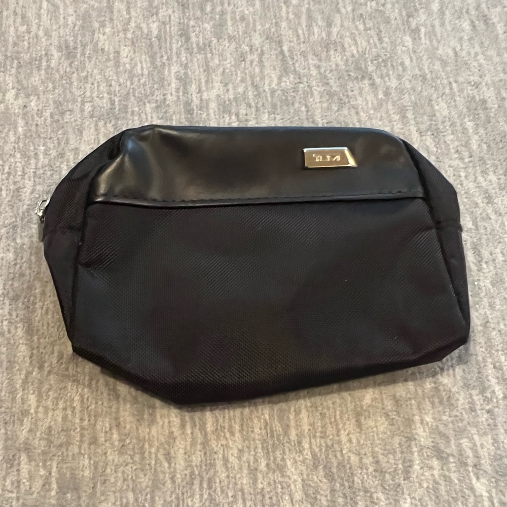 Tumi for Delta amenity toiletry travel bag lightweight business‎ class black